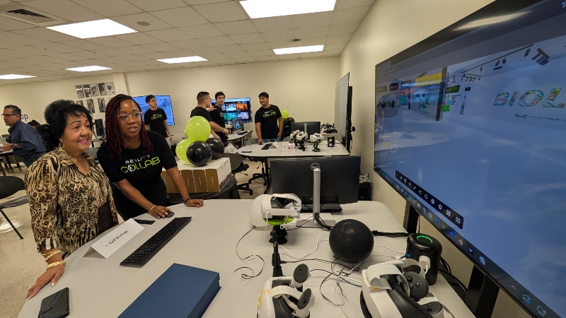 HCC Reality Club member India Sowell (right) demonstrates cell biology through virtual reality to HCC South Campus Advisory Councilmember Willie Mae Evans during the ribbon cutting of the Innovation Hub for Immersive Learning at the HCC Central Campus.