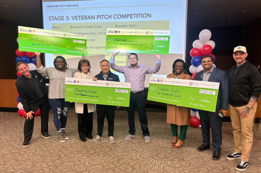 Members of the The Houston City College Veterans Entrepreneurship Program pose for a picture.